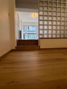 LS Wood - rénovation du sol d'un appartement. Pose d'un parquet stratifié.